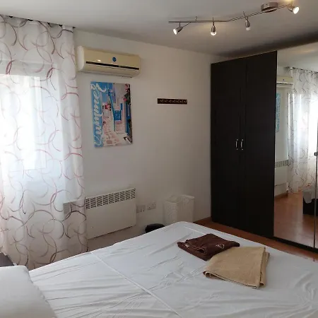 Apartament Napachris *